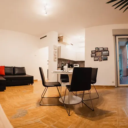 Sweethome Ampio Bilocale In Centro Con Parcheggio Gratuito Coperto Vicino A Stazione Como-Milano Erba Extérieur photo