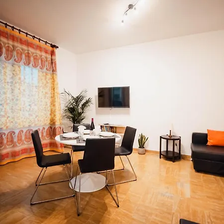 Sweethome Ampio Bilocale In Centro Con Parcheggio Gratuito Coperto Vicino A Stazione Como-Milano Erba Extérieur photo