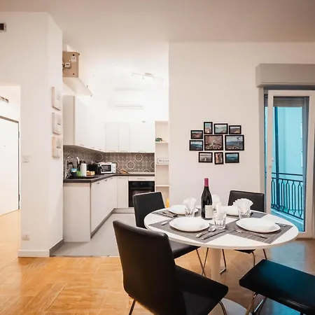 Sweethome Ampio Bilocale In Centro Con Parcheggio Gratuito Coperto Vicino A Stazione Como-Milano Erba Extérieur photo