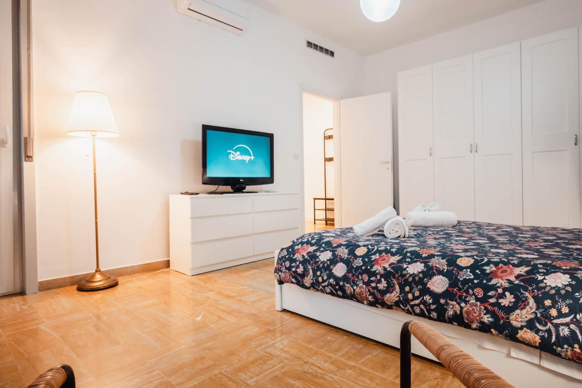 Apartamento Sweethome Ampio Bilocale In Centro Con Parcheggio Gratuito Coperto Vicino A Stazione Como-milano