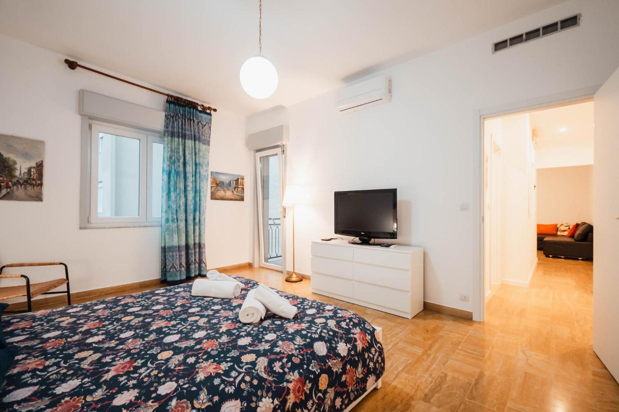 Sweethome Ampio Bilocale In Centro Con Parcheggio Gratuito Coperto Vicino A Stazione Como-milano Apartamento