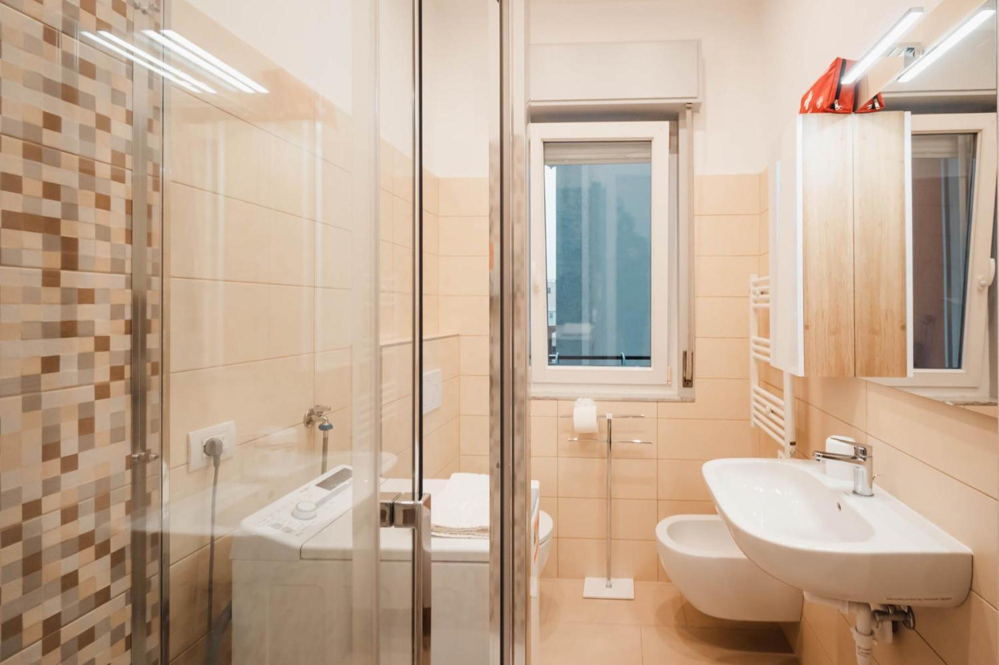 Apartamento Sweethome Ampio Bilocale In Centro Con Parcheggio Gratuito Coperto Vicino A Stazione Como-milano