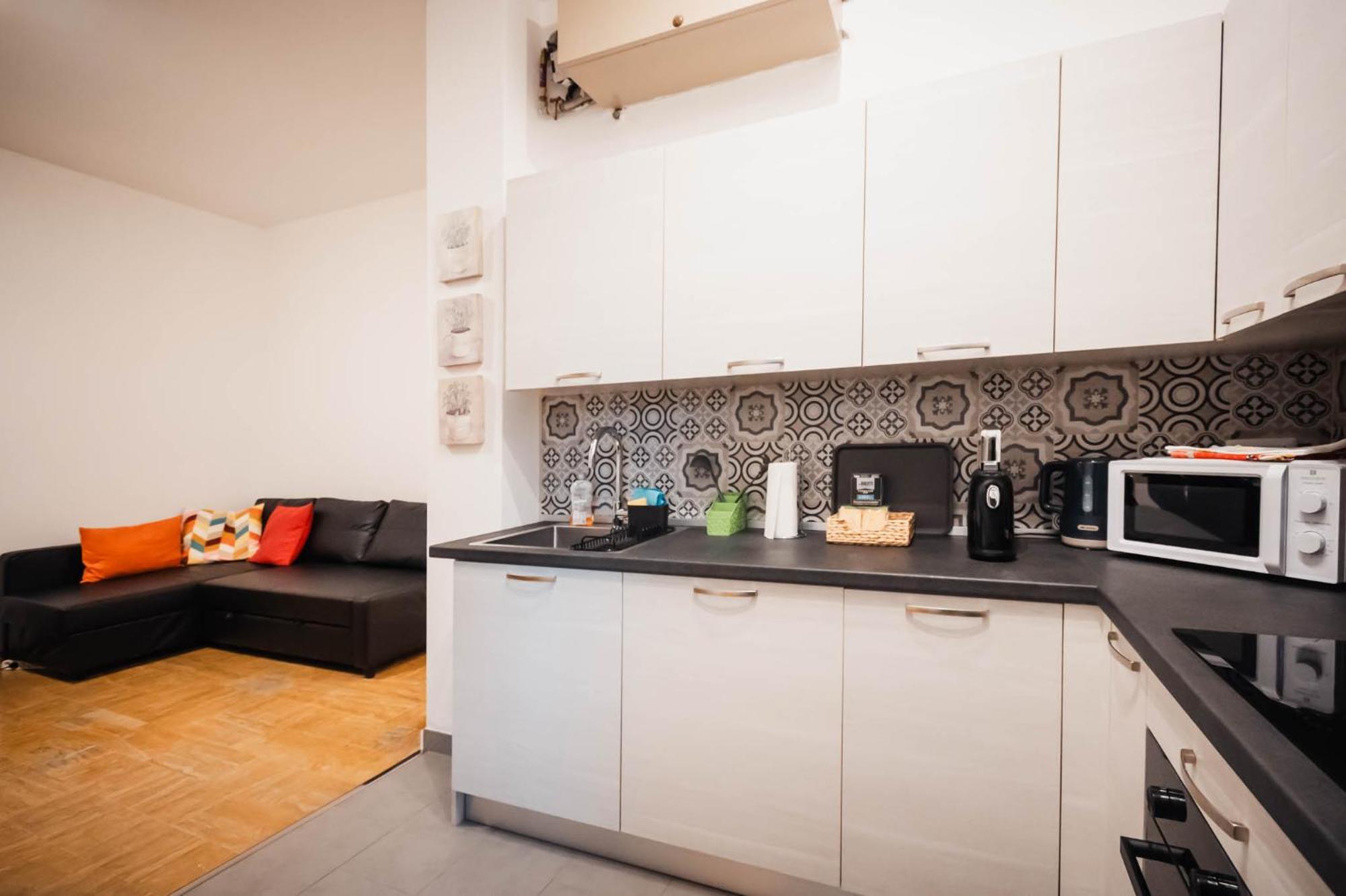 Sweethome Ampio Bilocale In Centro Con Parcheggio Gratuito Coperto Vicino A Stazione Como-milano Apartamento *