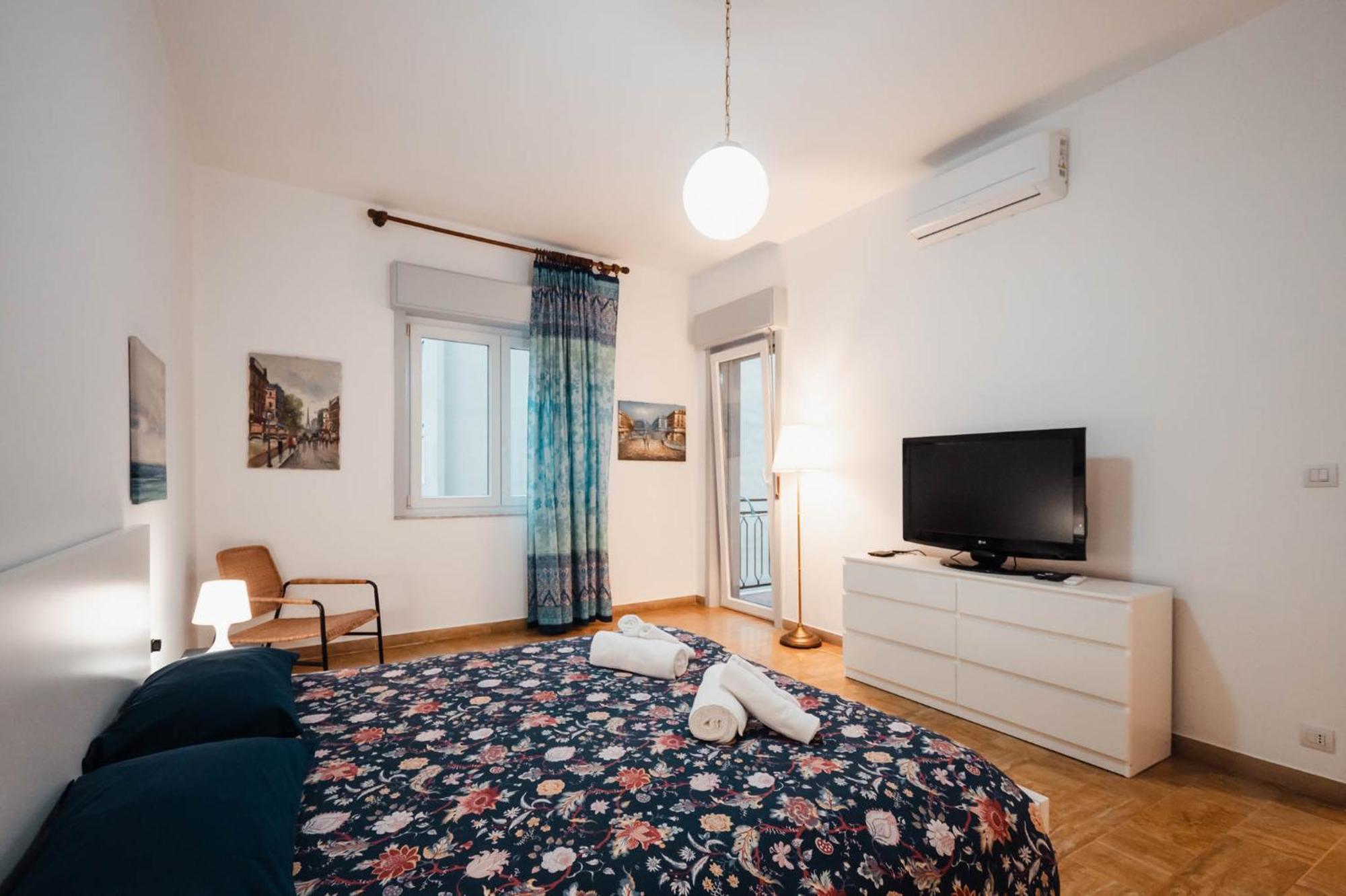 Sweethome Ampio Bilocale In Centro Con Parcheggio Gratuito Coperto Vicino A Stazione Como-milano Apartamento *