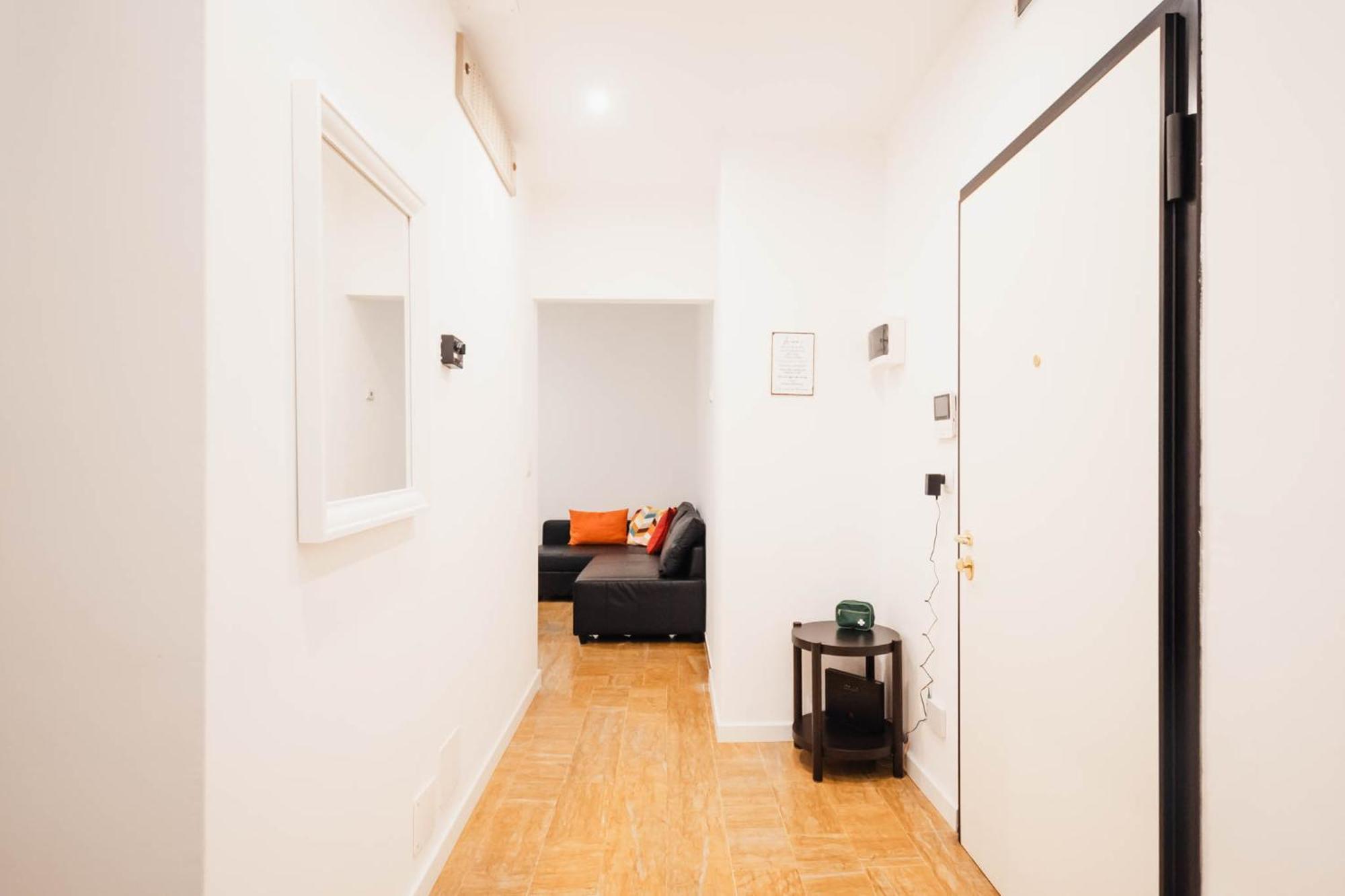 Sweethome Ampio Bilocale In Centro Con Parcheggio Gratuito Coperto Vicino A Stazione Como-milano Apartamento